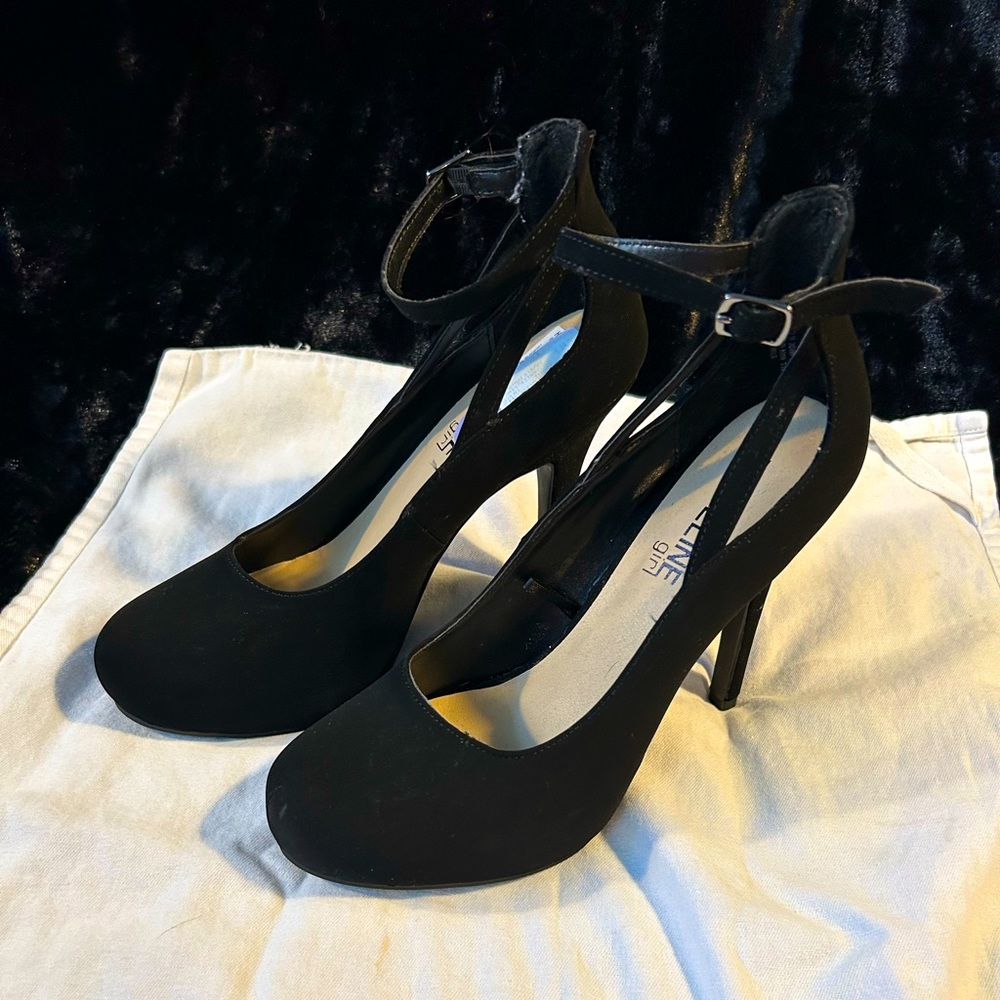 Beautiful black suede pumps